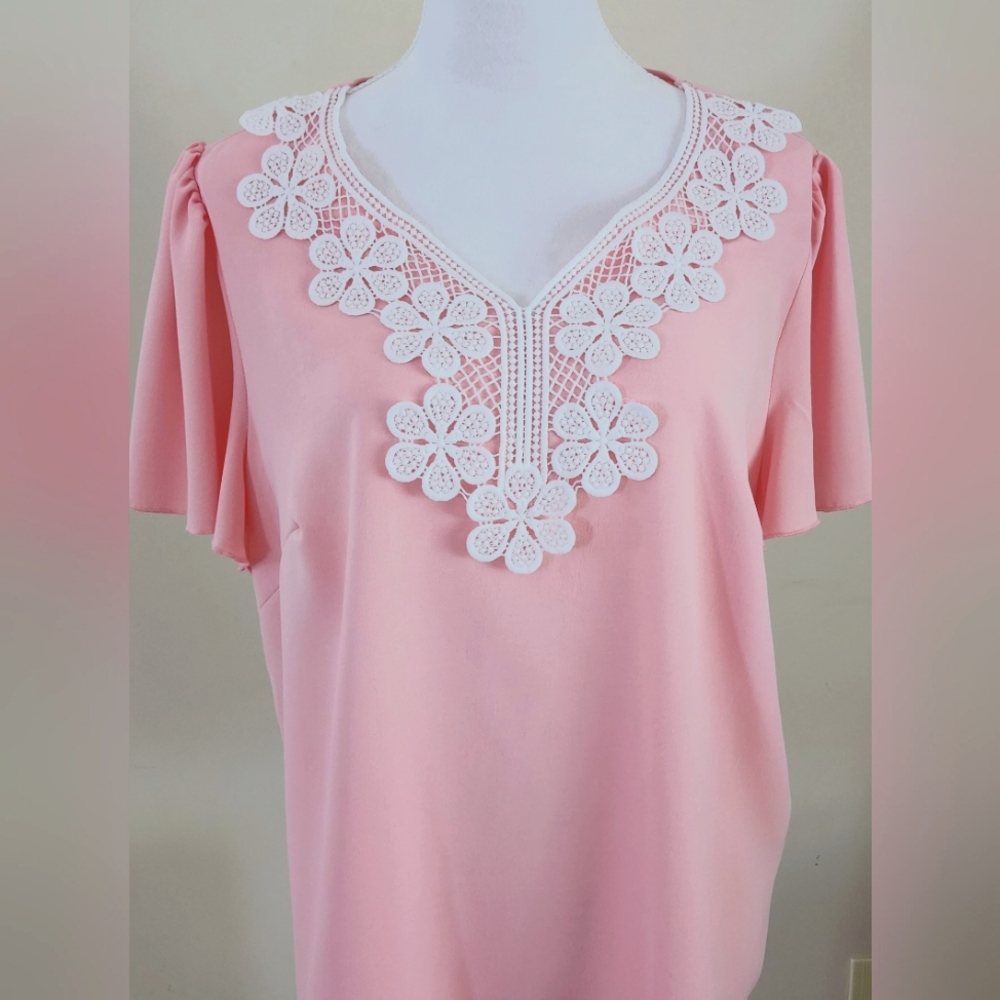 White floral collar blouse